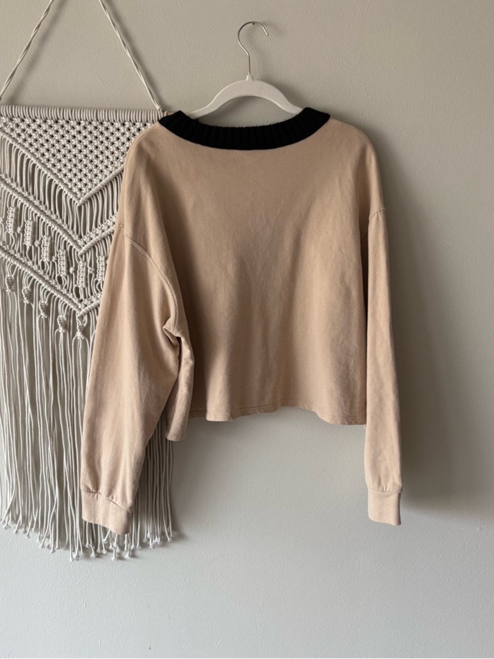 Zara Beige Crewneck Sweatshirt with Black Ribbed Collar - Picture 4 of 4